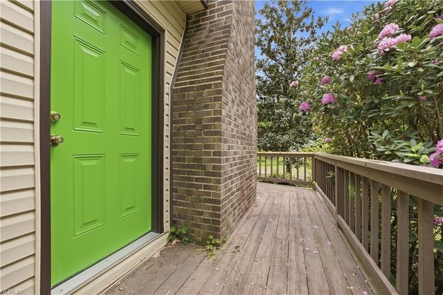 10346 Acorn LN, Smithfield, VA 23430