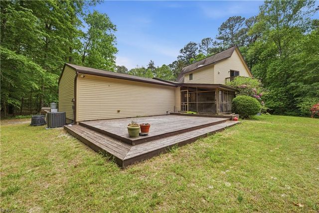 10346 Acorn LN, Smithfield, VA 23430
