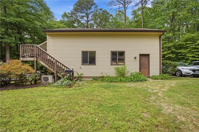 10346 Acorn LN, Smithfield, VA 23430