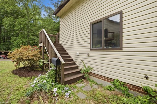 10346 Acorn LN, Smithfield, VA 23430