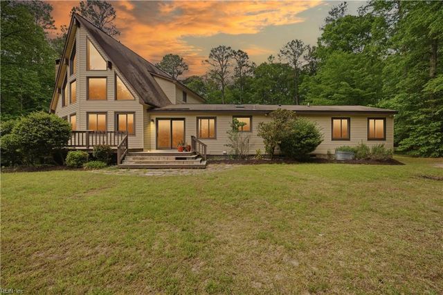 10346 Acorn LN, Smithfield, VA 23430