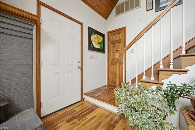 10346 Acorn LN, Smithfield, VA 23430