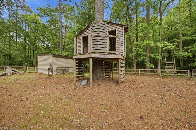 10346 Acorn LN, Smithfield, VA 23430