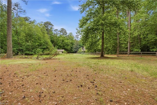 10346 Acorn LN, Smithfield, VA 23430