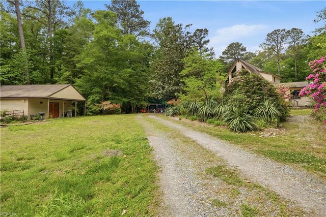 10346 Acorn LN, Smithfield, VA 23430