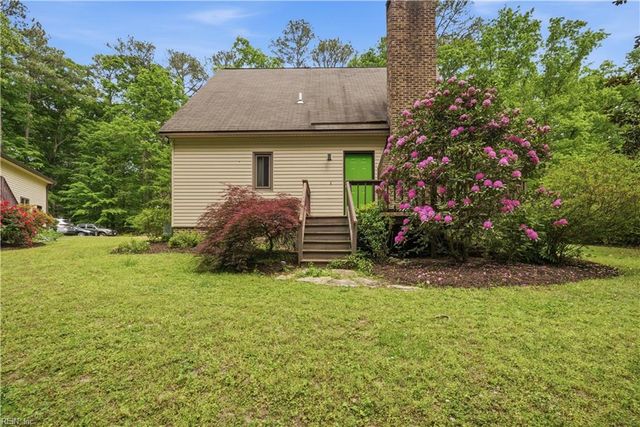 10346 Acorn LN, Smithfield, VA 23430