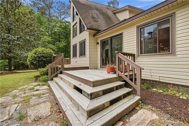 10346 Acorn LN, Smithfield, VA 23430