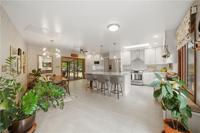 10346 Acorn LN, Smithfield, VA 23430