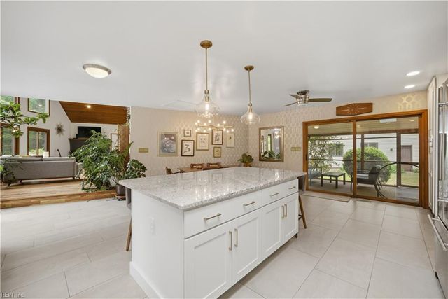 10346 Acorn LN, Smithfield, VA 23430