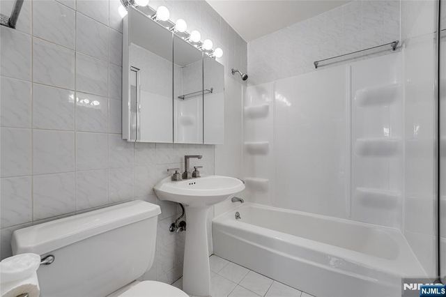 6600 Boulevard East 2C, West New York, NJ 07093