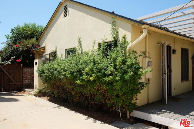 12209 Crewe Street, Los Angeles, CA 91605