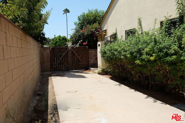 12209 Crewe Street, Los Angeles, CA 91605