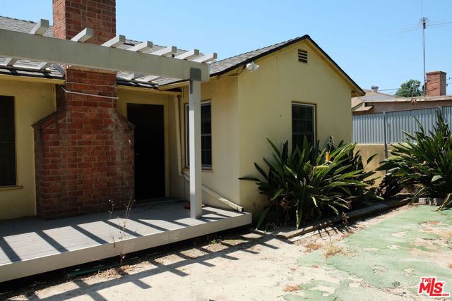 12209 Crewe Street, Los Angeles, CA 91605