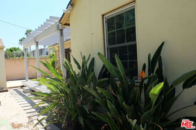 12209 Crewe Street, Los Angeles, CA 91605