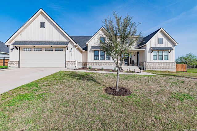 112 W Magnolia, La Vernia, TX 78121