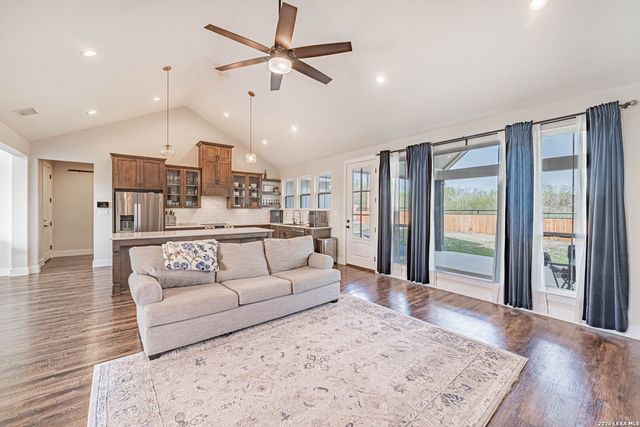 112 W Magnolia, La Vernia, TX 78121