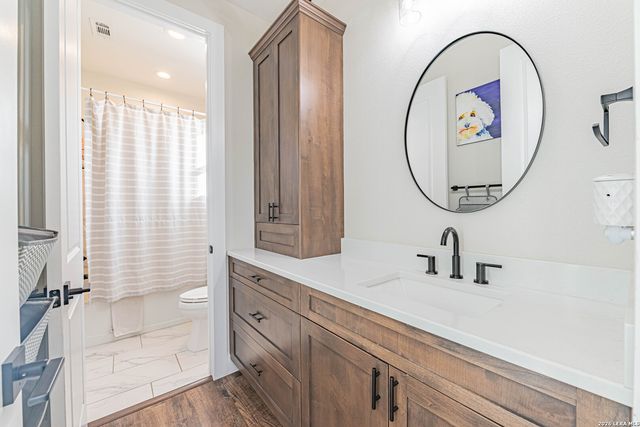 112 W Magnolia, La Vernia, TX 78121