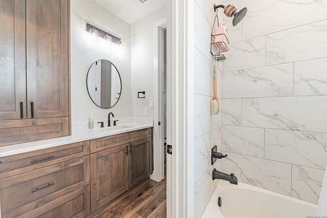 112 W Magnolia, La Vernia, TX 78121