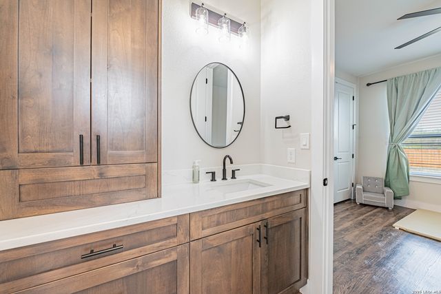 112 W Magnolia, La Vernia, TX 78121