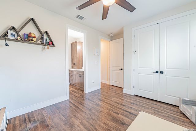 112 W Magnolia, La Vernia, TX 78121