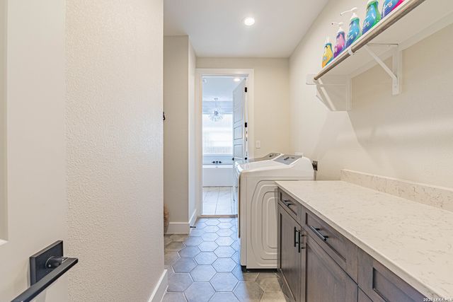 112 W Magnolia, La Vernia, TX 78121