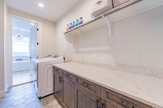 112 W Magnolia, La Vernia, TX 78121