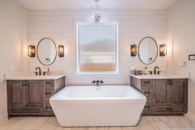 112 W Magnolia, La Vernia, TX 78121