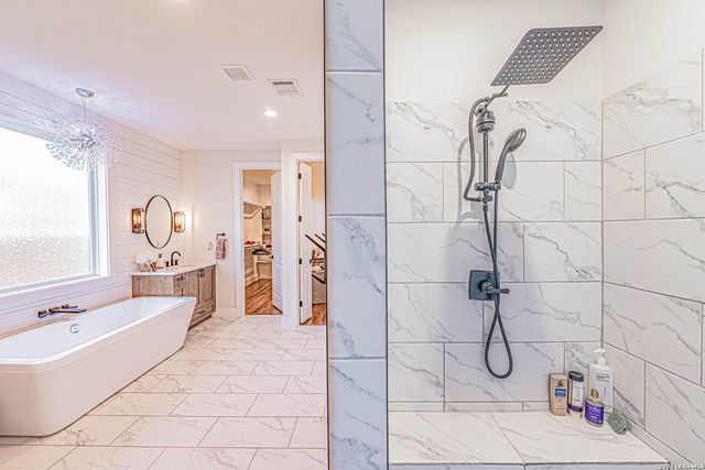 112 W Magnolia, La Vernia, TX 78121