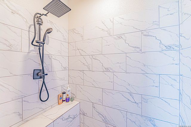 112 W Magnolia, La Vernia, TX 78121