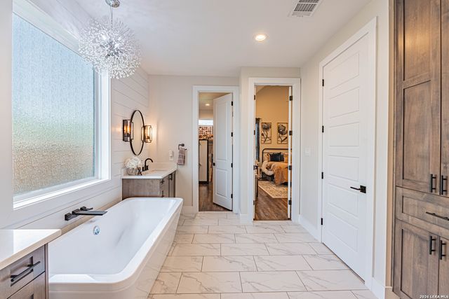 112 W Magnolia, La Vernia, TX 78121