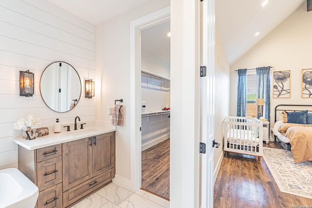 112 W Magnolia, La Vernia, TX 78121