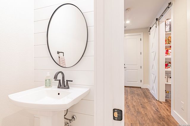 112 W Magnolia, La Vernia, TX 78121