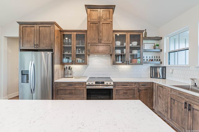 112 W Magnolia, La Vernia, TX 78121