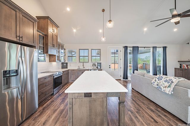 112 W Magnolia, La Vernia, TX 78121