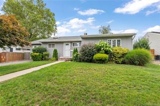 7 Kroll Street, Plainview, NY 11803