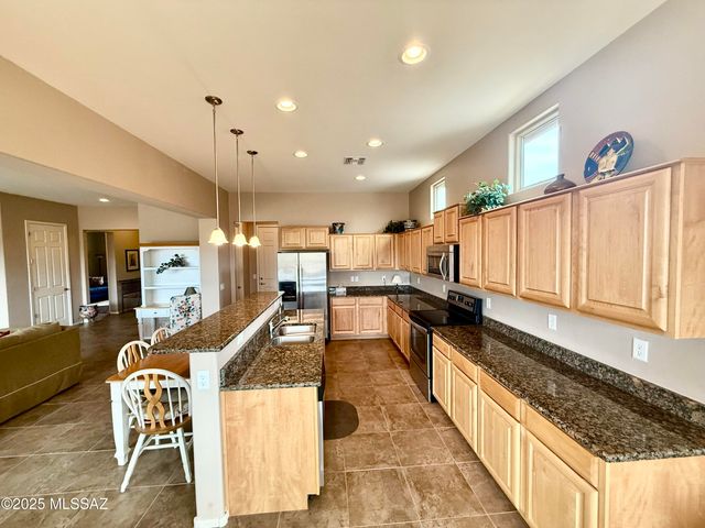 740 N Observation Trail, Green Valley, AZ 85614