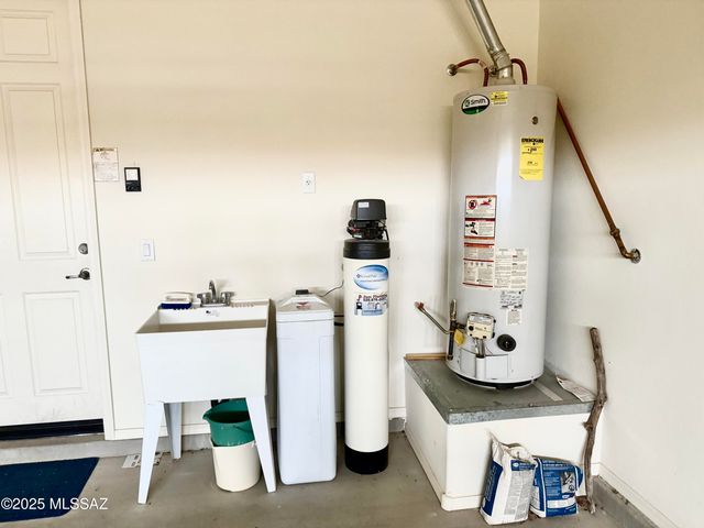 740 N Observation Trail, Green Valley, AZ 85614