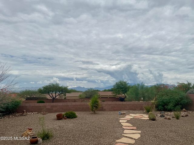 740 N Observation Trail, Green Valley, AZ 85614