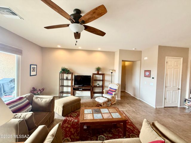 740 N Observation Trail, Green Valley, AZ 85614