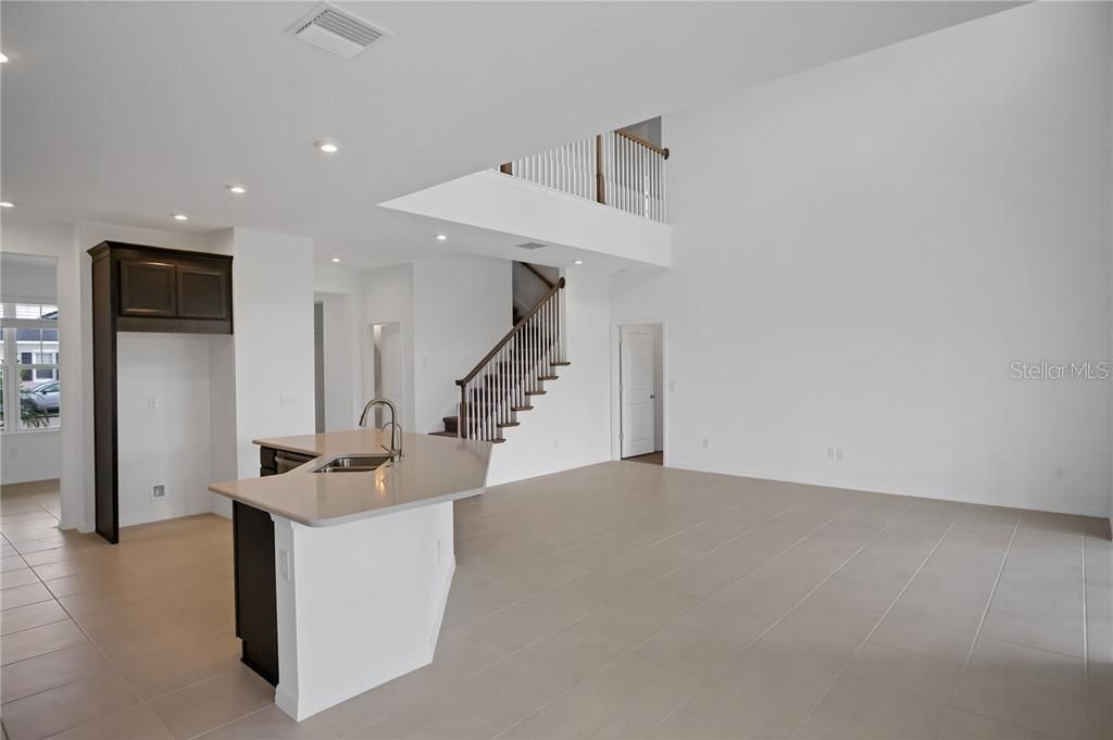 Image 2 of property listing at 5719 MAIDENSTONE WAY, Palmetto, FL 34221