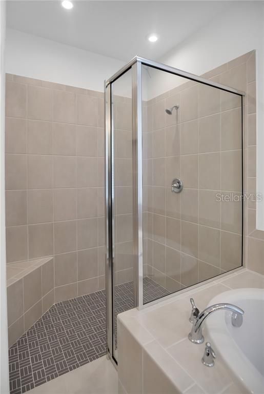 Image 11 of property listing at 5719 MAIDENSTONE WAY, Palmetto, FL 34221