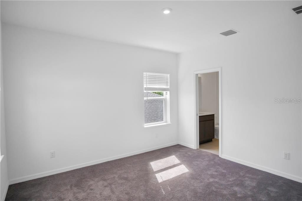 Image 21 of property listing at 5719 MAIDENSTONE WAY, Palmetto, FL 34221