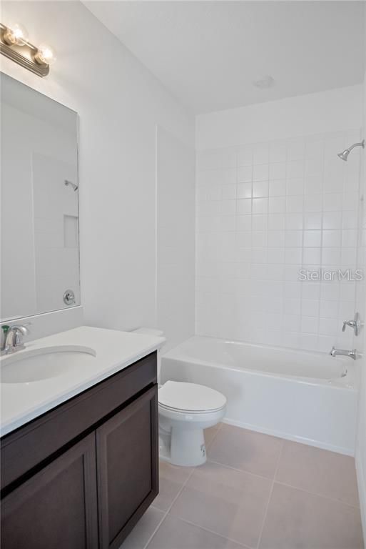 Image 23 of property listing at 5719 MAIDENSTONE WAY, Palmetto, FL 34221