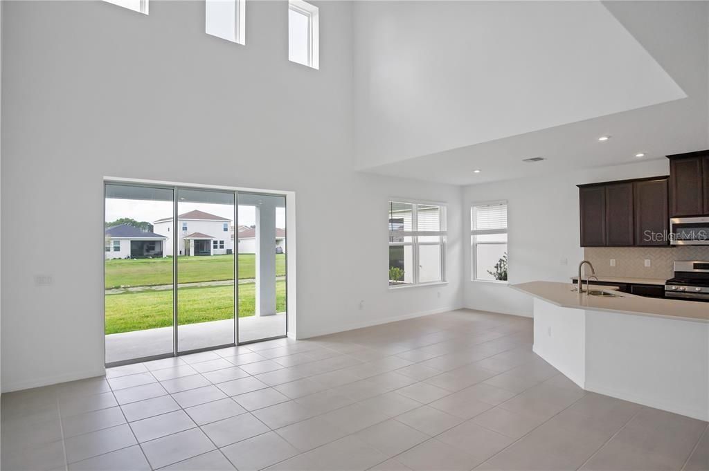 Image 4 of property listing at 5719 MAIDENSTONE WAY, Palmetto, FL 34221