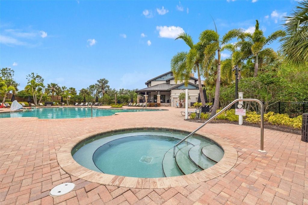 Image 33 of property listing at 5719 MAIDENSTONE WAY, Palmetto, FL 34221