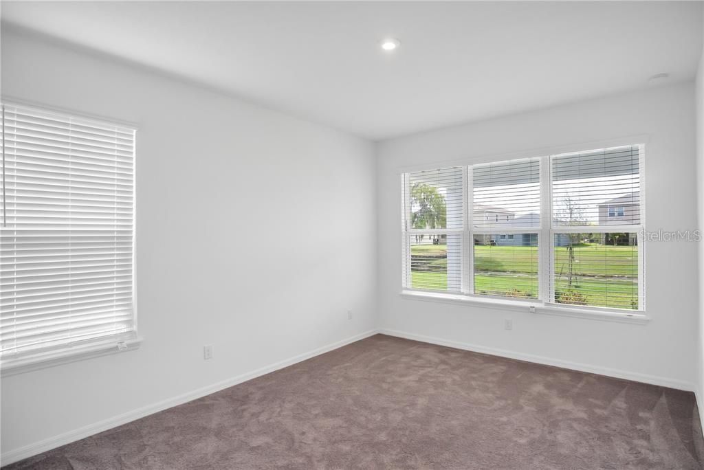 Image 9 of property listing at 5719 MAIDENSTONE WAY, Palmetto, FL 34221