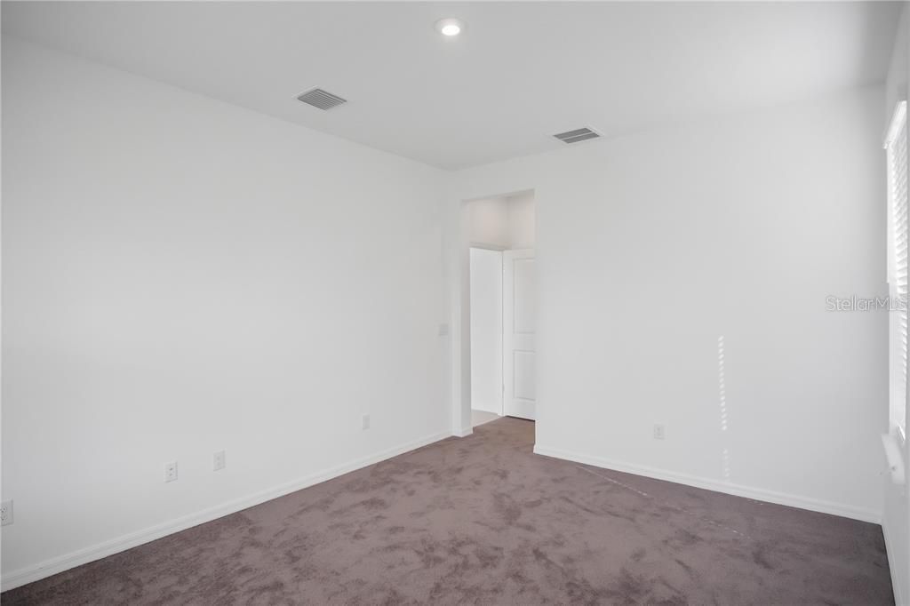 Image 10 of property listing at 5719 MAIDENSTONE WAY, Palmetto, FL 34221