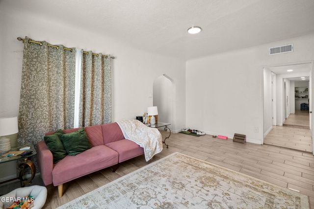 2805 GRANT Avenue A, El Paso, TX 79930