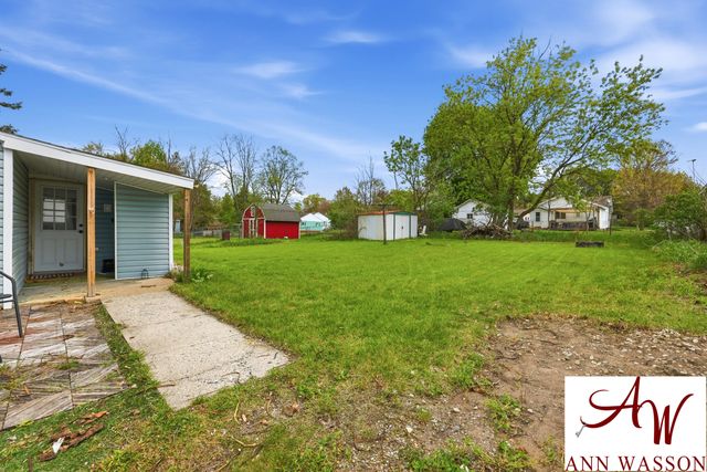 1044 S Bridge Street, Belding, MI 48809
