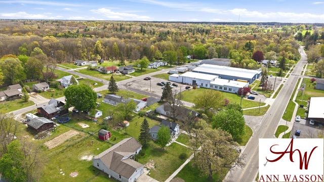 1044 S Bridge Street, Belding, MI 48809